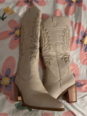 Delilah Cream Western-Style Mid-Calf Heeled Boots